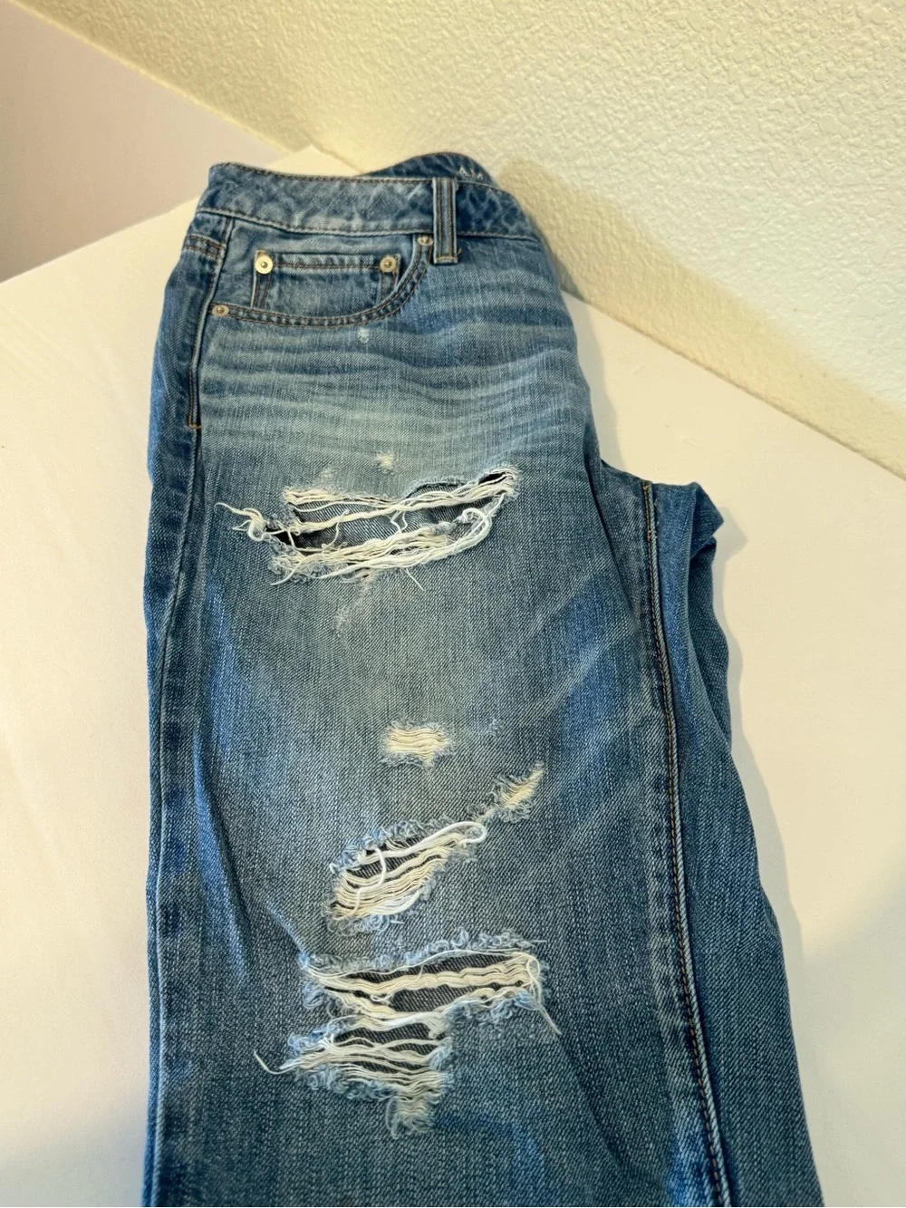 American Eagle Outfitters Distressed Blue Denim Cropped Jeans 5-Pocket